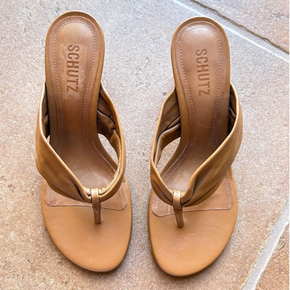 Schutz "Willow" Tan Ruched Leather Thong Style Sandals w Mid Stiletto Heels sz 9 - Picture 7 of 14